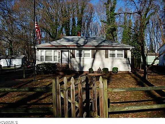 2nd image of 302 S Cedar Ave