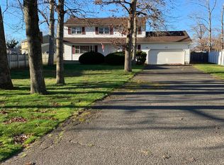 512 Oakview Dr, Toms River, NJ 08753