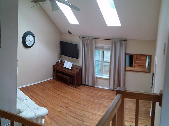 4th image of 72 Barrensdale Dr