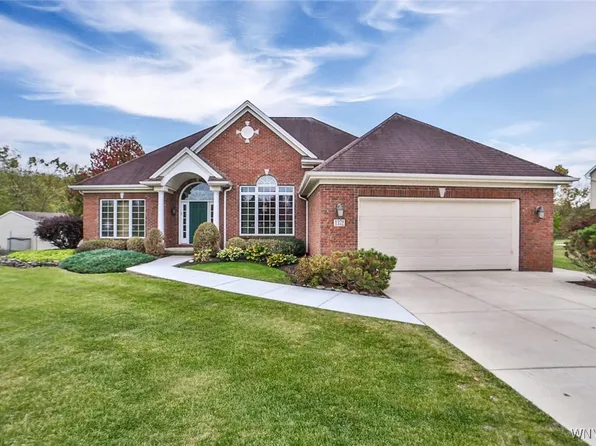 1372 Majestic Woods Dr, Grand Island, NY 14072