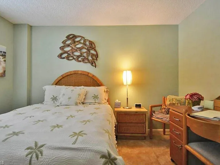 260 Seaview Ct #404 — Photo 3