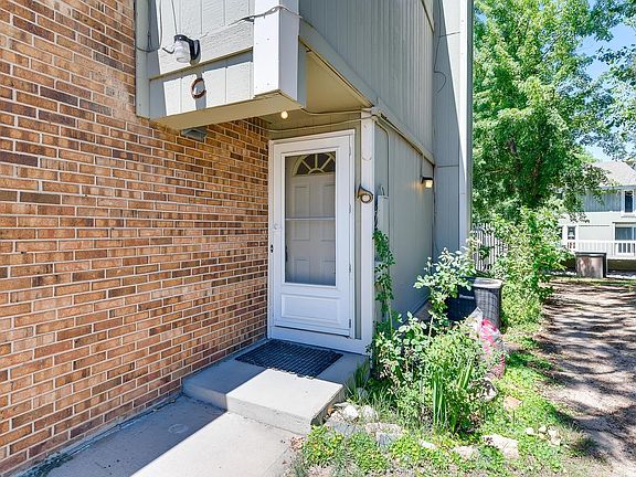 3rd image of 2910 S Parker Ct