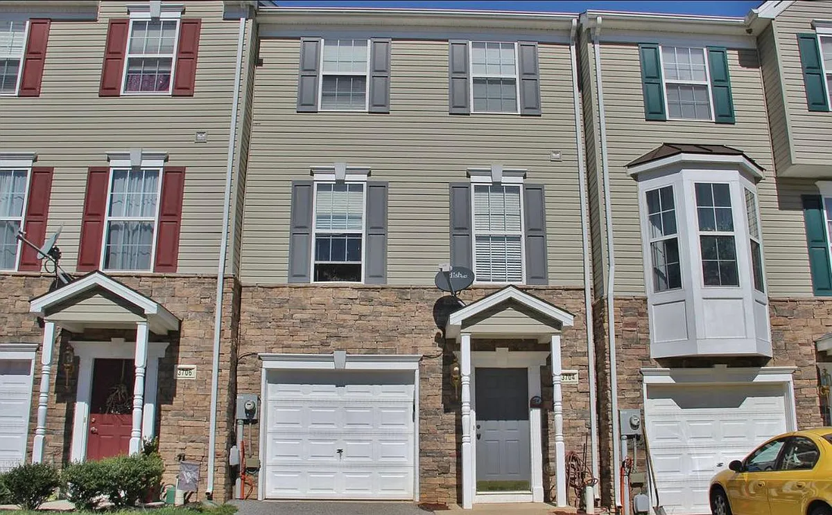 Building Photo - 3704 Armory Ln