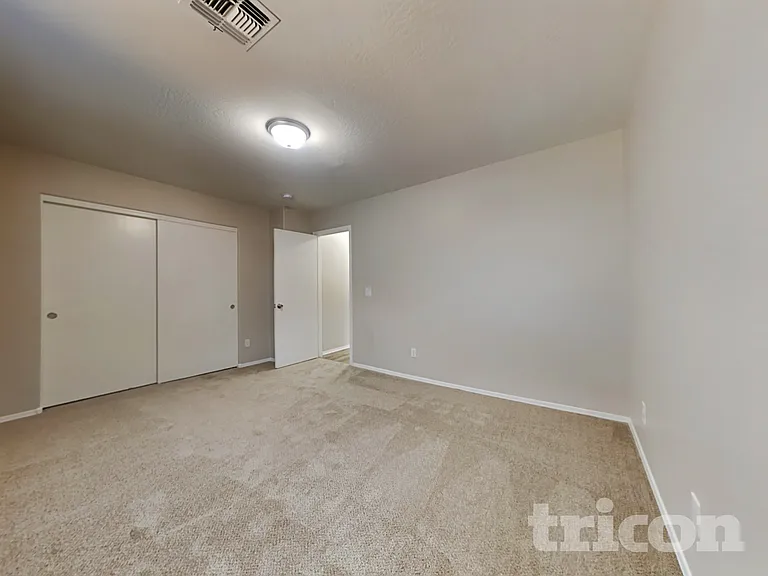 15204 N El Frio Ct — Photo 11