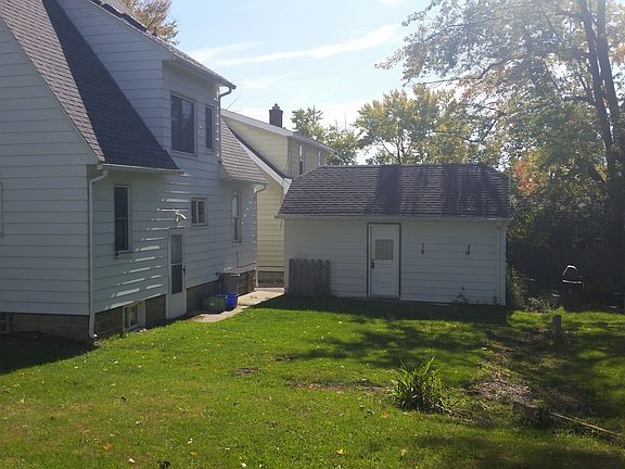 Detached 1 car garage with tons of storage space upstairs -