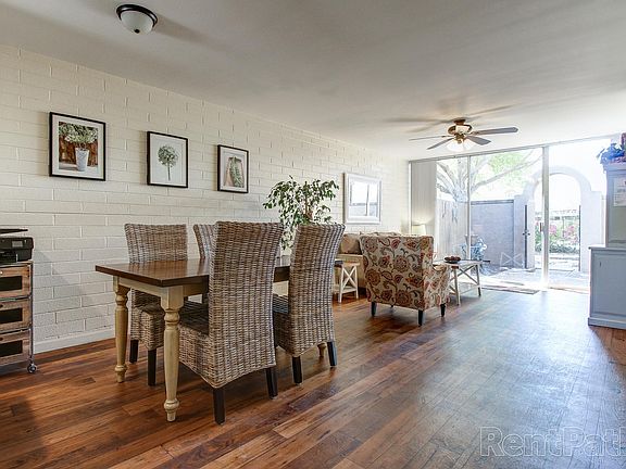 2br Living room back patio