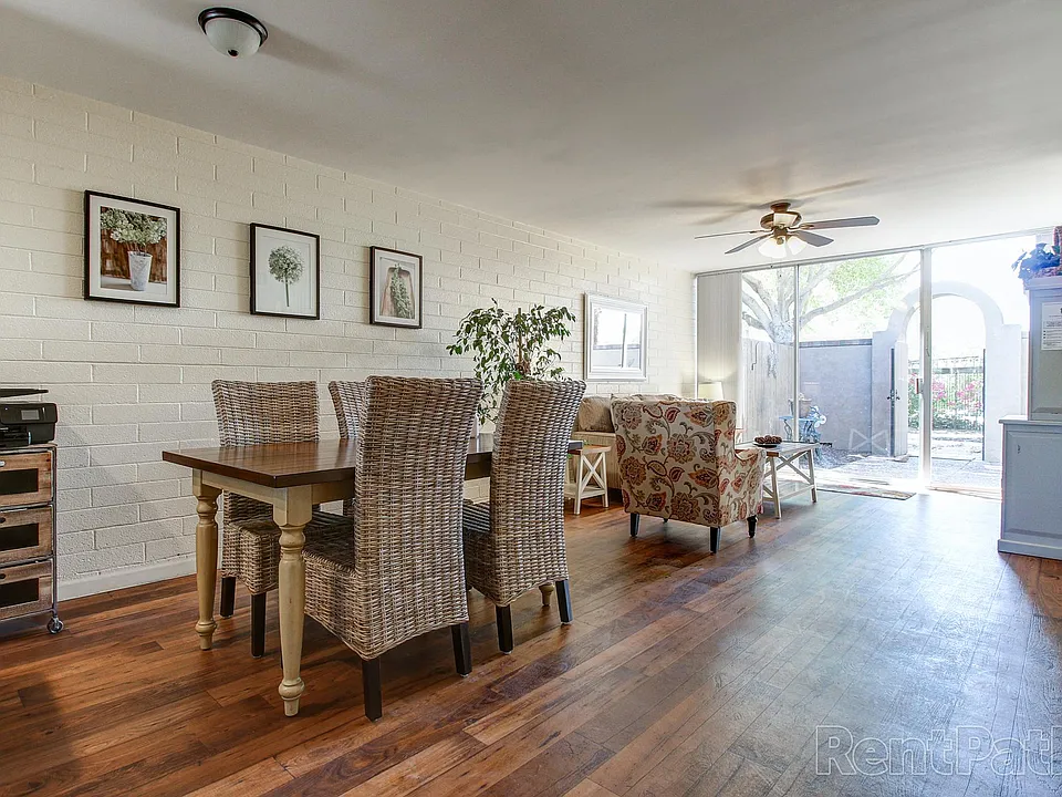 2br Living room back patio