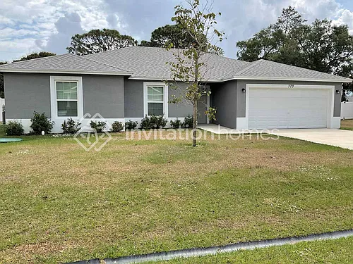 373 NW Avens St Photo 1