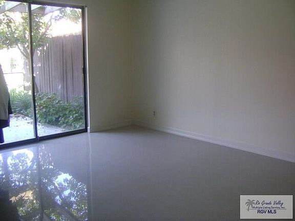 5th image of 13 Waterfront Dr