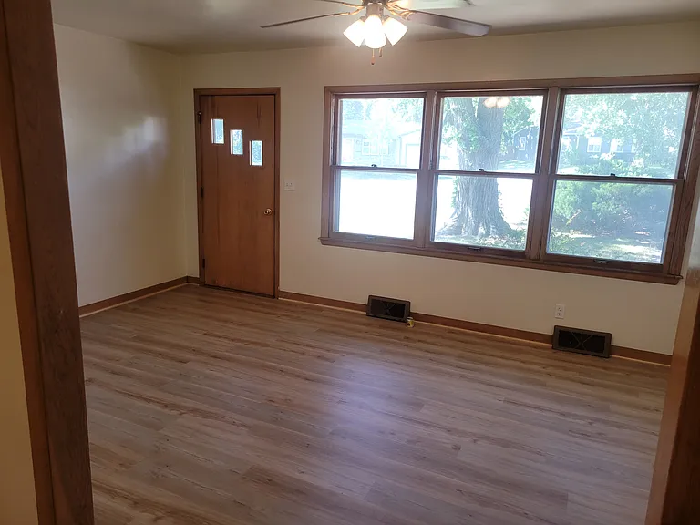 418 E Washington St — Photo 2