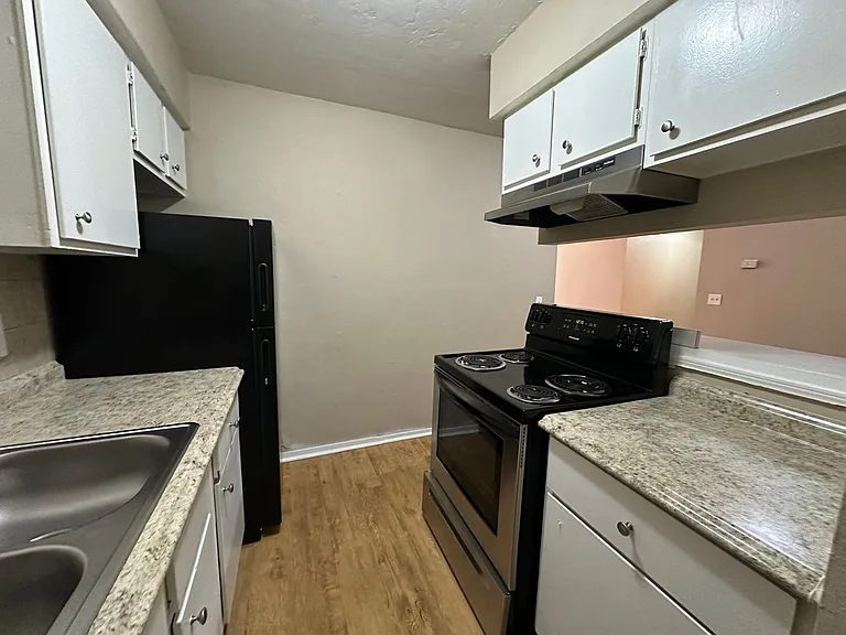 6016 Nw Expy #B — Photo 8