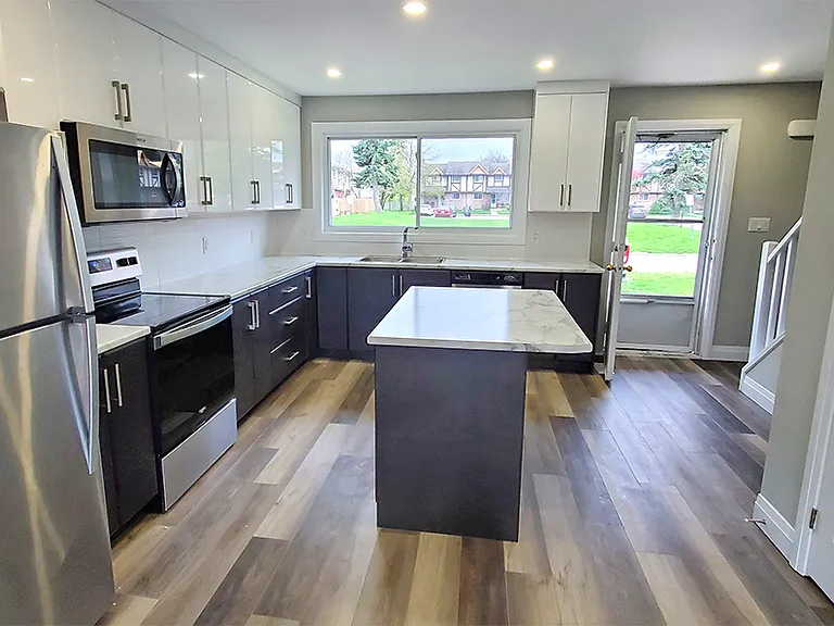 33 Berkley Dr — Photo 1