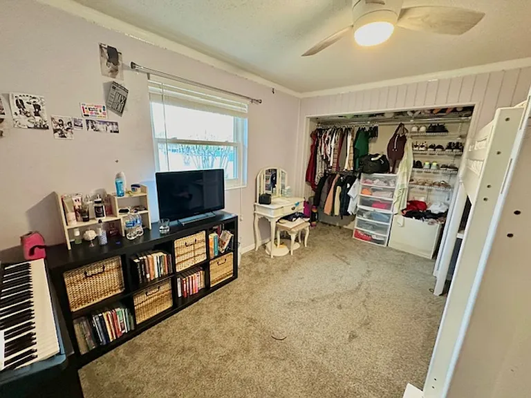 203 Hastings Ct — Photo 21