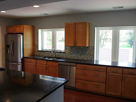 4th image of 2946 E 62nd St