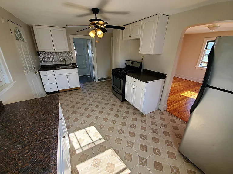 18 Albany Ave #2 — Photo 2