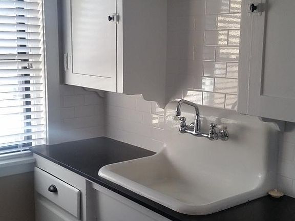 2nd image of 1118 N Pennsylvania St APT 3