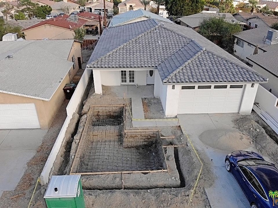 1st image of 52160 Avenida Herrera
