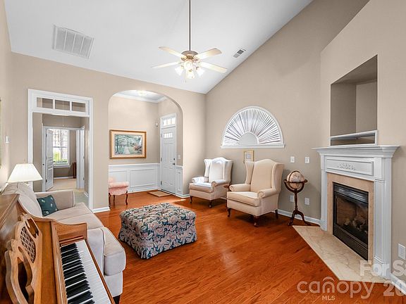 5th image of 8339 Brookings Dr
