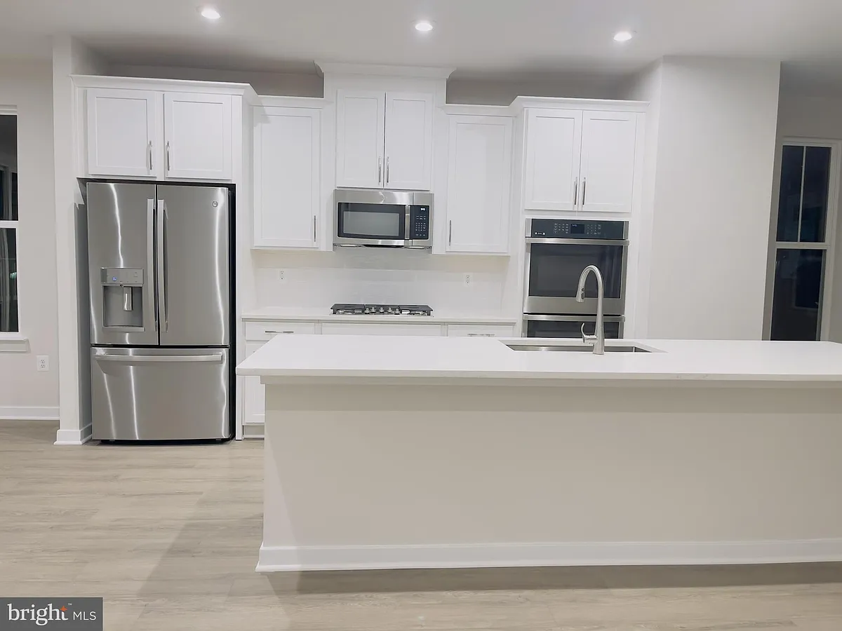Building Photo - 24158 Thurso Sq