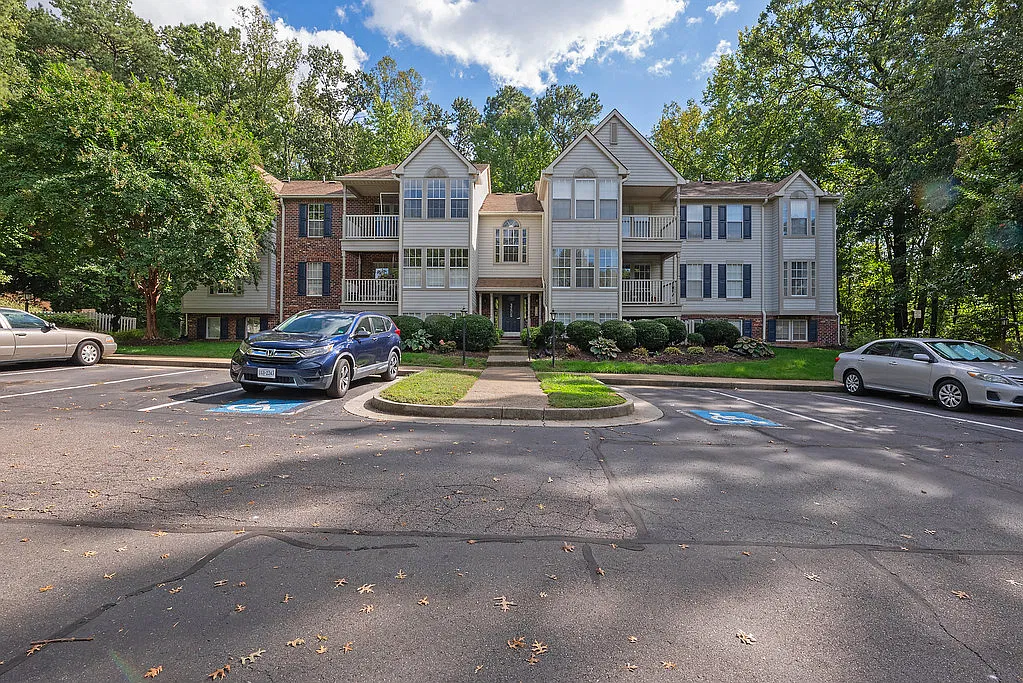 2 bed, 978 sqft, $1,650 — Photo 1