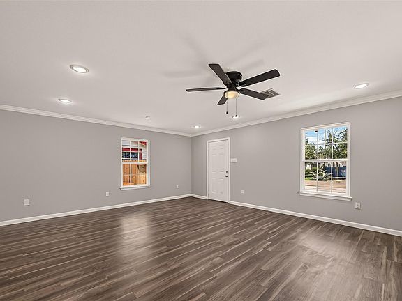 5th image of 7412 S Hall St