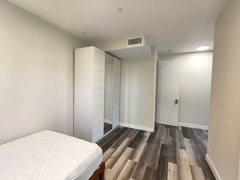 1280 W 37th Pl #B2B3 — Photo 22