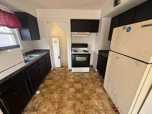 18107 North Blvd Photo 1