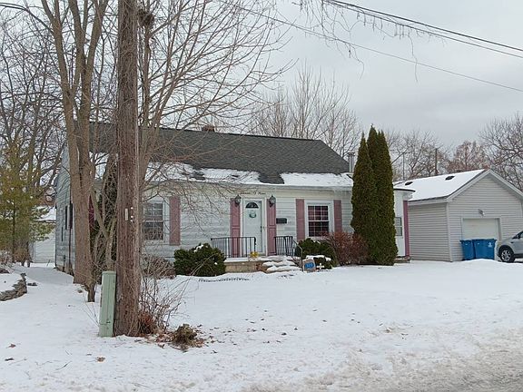 3rd image of 309 Yale St