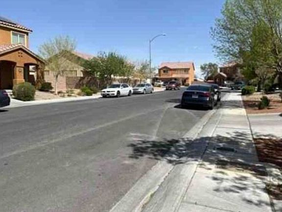 Exterior Neighborhood (street photo)