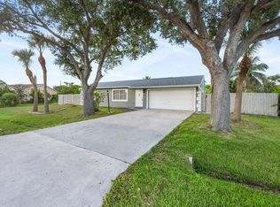 2061 SE Mandrake Cir, Port Saint Lucie, FL 34952