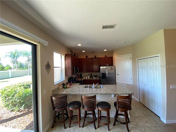 4th image of 2394 Seven Oaks Dr