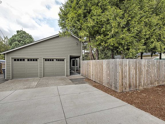 2nd image of 2141 SE Brookwood Ave