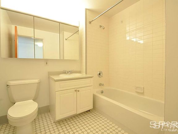 5th image of 218 E 29th St APT 5A