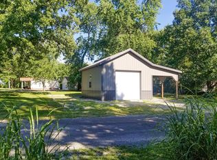 928 Roosevelt St, Staunton, IL 62088