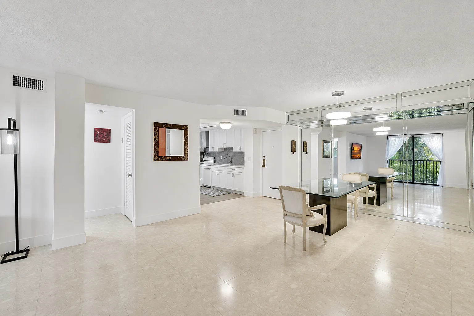 3 bed, 1380 sqft, $2,800 — Photo 3