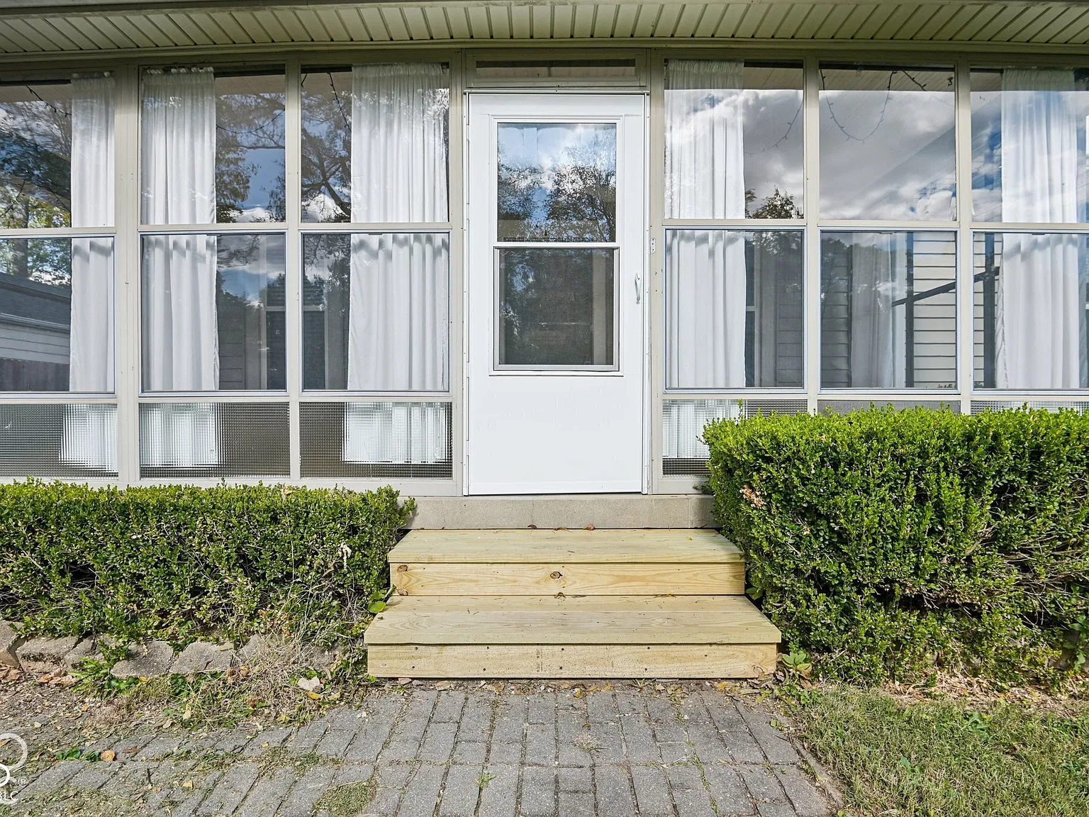 3 bed, 1.0 bath, 1480 sqft, $1,895 — Photo 4