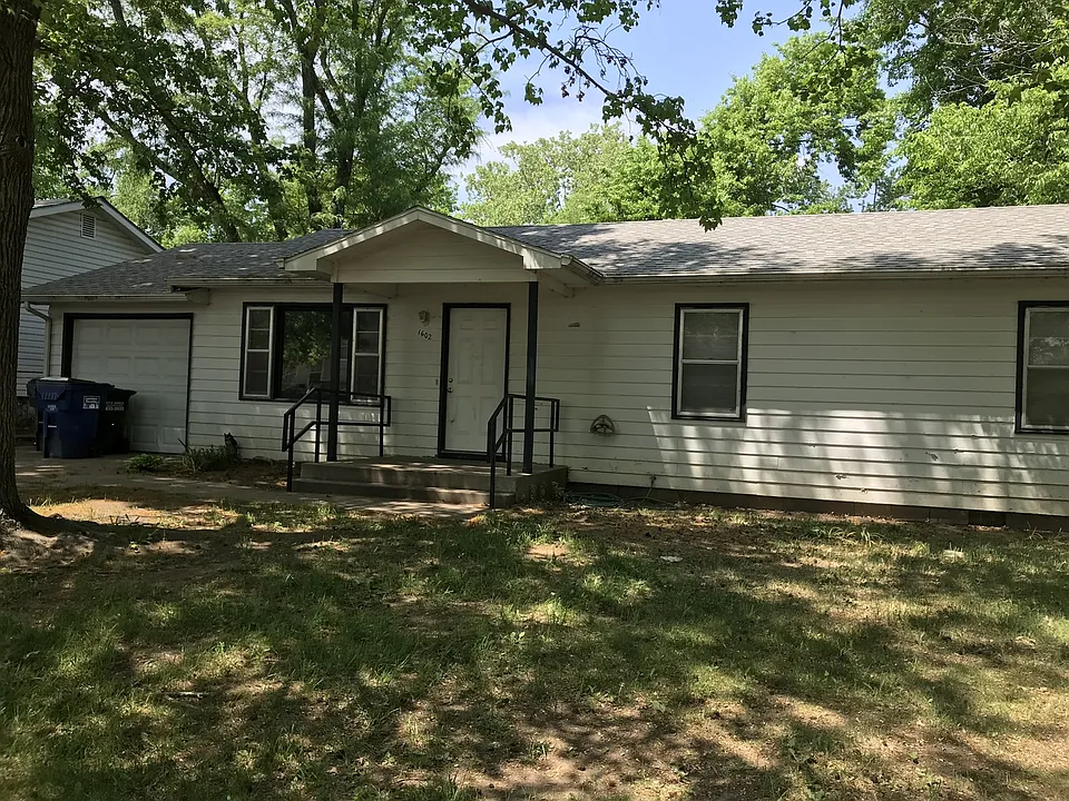 1602 W 22nd Ter