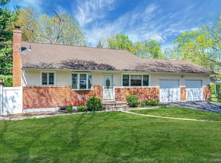 17 Gay Lore Drive, Huntington, NY 11743