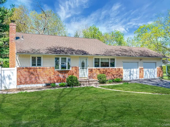 17 Gay Lore Drive, Huntington, NY 11743