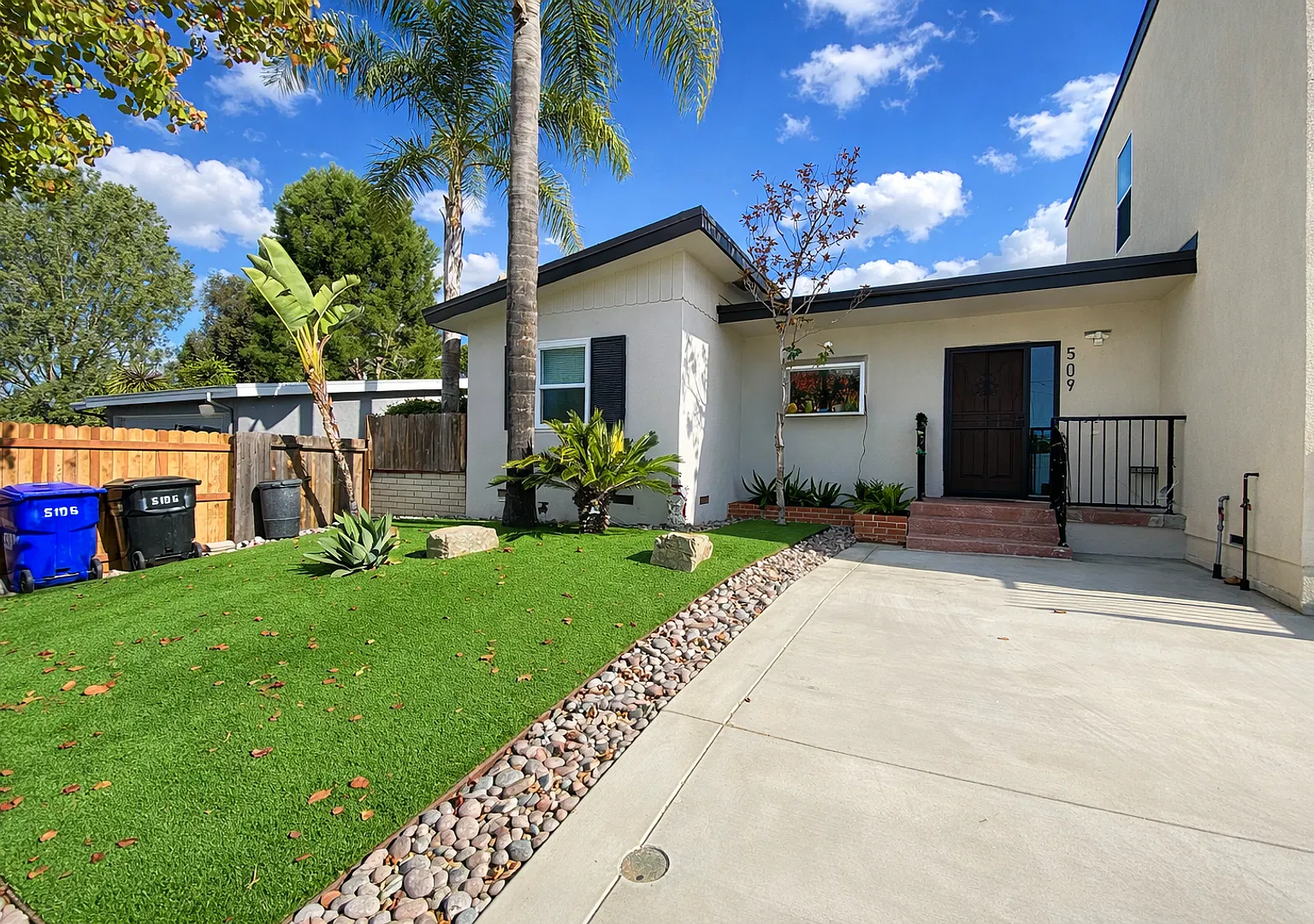 4 Bed / 2 Bath House!! Easy Walk to Campus — Photo 1