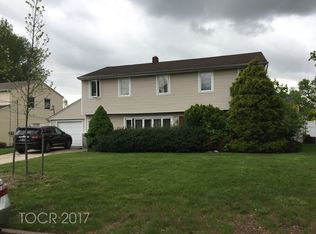 138 Thomas Dr, Paramus, NJ 07652