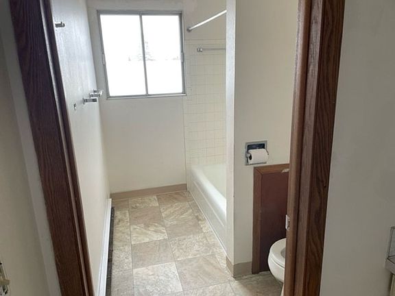 5th image of 1709 Jefferson St APT 11