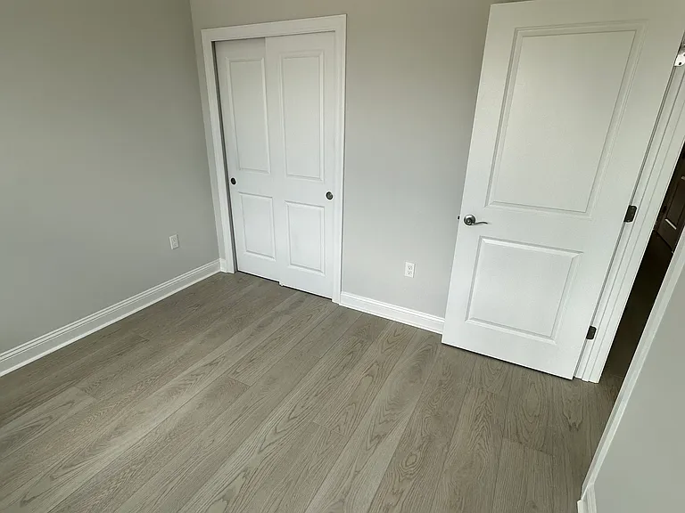 82 Bedford Terrace St — Photo 15
