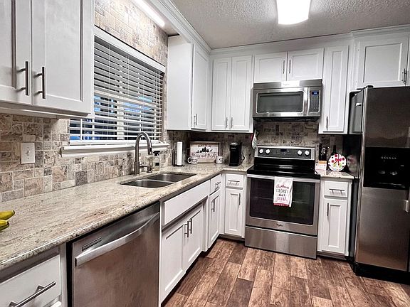 3rd image of 4241 Shadowwood Dr
