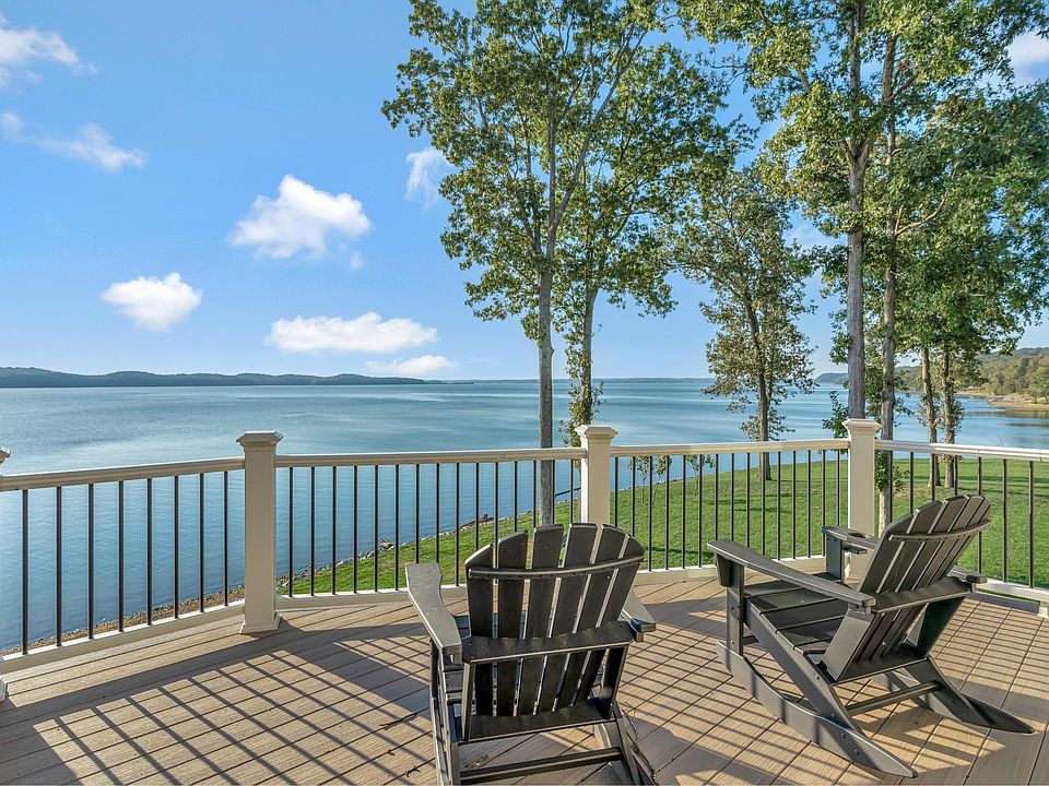 7th image of 572 Eagle Shore Dr