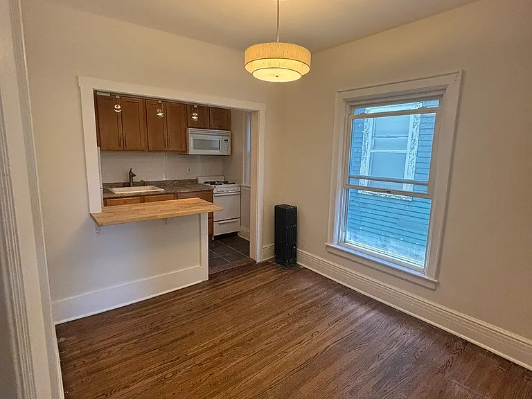537 W Ferry St #3 — Photo 2
