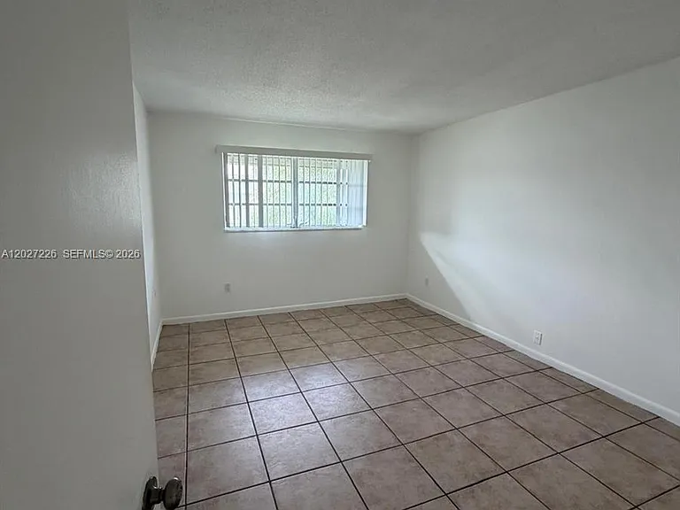 15205 NE 6th Ave #D303 — Photo 2