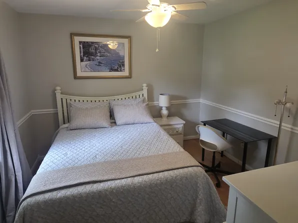 8011 Maplewood Dr, Manassas, VA 20111