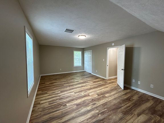 4th image of 258 Pleasant Plains Rd