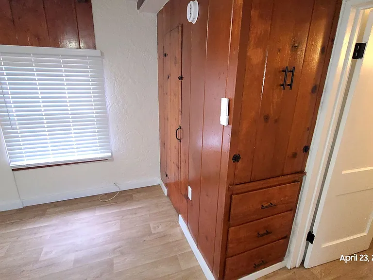 504 W Flores St — Photo 17